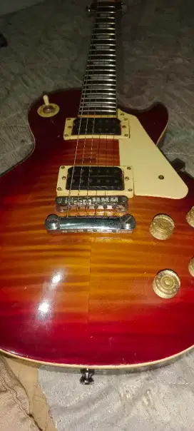 Gitar listrik normal