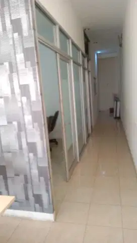 SEWA RUKO LANTAI 1 NYA SAJA  Rp 35jt SAJA, SUDAH DISEKAT SIAP OFFICE