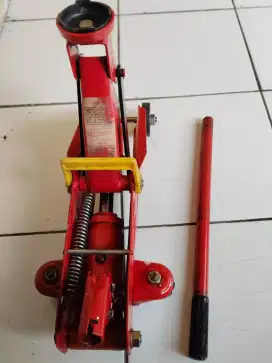 Dongkrak buaya mobil