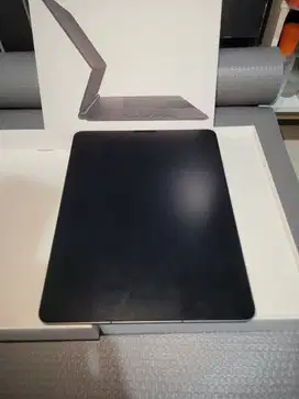 iPad Pro 12.9 (5th Gen) 256GB Wi-Fi + Cellular + Magic Keyboard