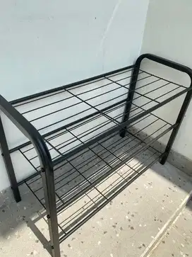 Rak Sepatu dari Besi