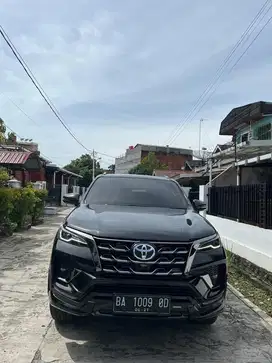 fortuner 2.8 hitam