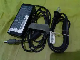 Di jual charger untuk laptop thinkpad t420 kondisi oke