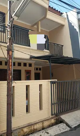 Rumah 2 Lantai Siap Huni Komplek Pondok Kelapa
