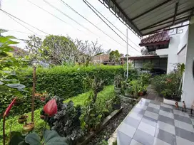 JUAL RUMAH HOOK DI SAYAP PASTEUR dengan Taman Luas Dekat HASAN SADIKIN