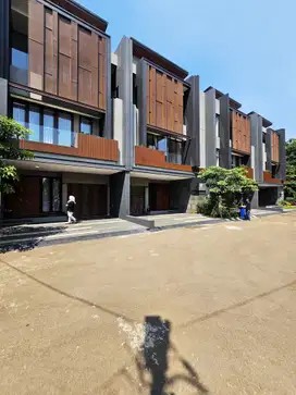 Rumah Dijual Pancoran. Eksklusif -Dkt Patung Pancoran. NEW unit ready