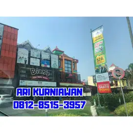 TERMURAH Ruko BOULEVARD Cuma 6Man 3 Lantai Traffic sangat RAMAI!