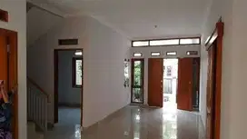 Minimalis Disewakan 2 Lantai Lokasi Parakan - Batu Indah