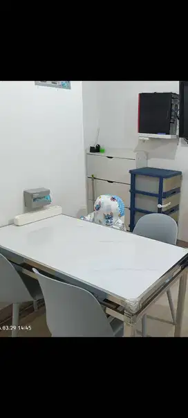 Meja makan dan 3 kursi