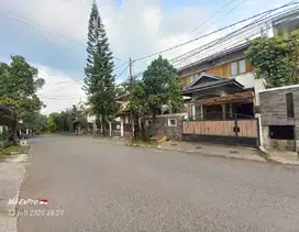 RUMAH CANTIK DI DAGO COBLONG BANDUNG Desain Unik dengan Taman Luas