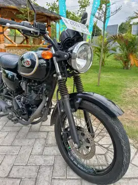 Kawasaki W175 SE thn 2018 Hitam Metalik Odo 8rb Jrang Pakai Koko Motor