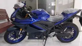 Yamaha R25 2023