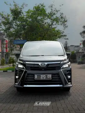 Toyota Voxy 2.0 2017 
km 151rb
Mobil mulus