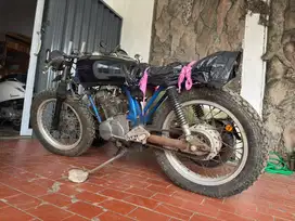 Honda CB 100 biru tahun 1978