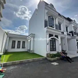 DIJUAL VILLA JALAN BAKTI LUHUR KOMPLEK THE MARRIOTT - KOTA MEDAN