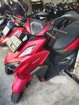 [Low Odo‼️] Honda Vario 160 CBS tahun 2023 warna Merah Dop Vario160 CC