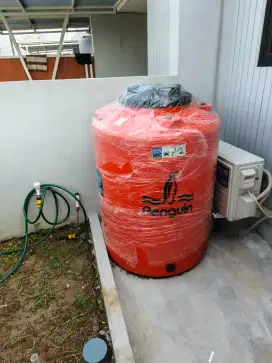 Toren/ tandon air Penguin 550 lt