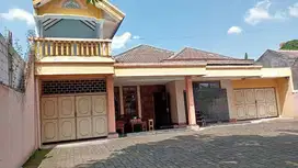 Rumah Jambangan Lebar 8 Terawat Dekat Palm Spring Strategis