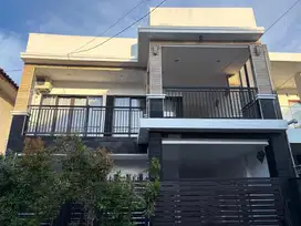 DISEWAKAN RUMAH 2 LANTAI  SIAP HUNI LETAK STRATEGIS