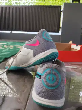 Sepatu futsal NIKE tiempo LEGEND 9 ACADEMY IC