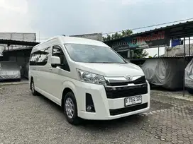 Toyota Hiace Premio M/T 2025