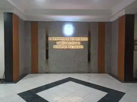Backdrop kantor dan pintu kamuflase minimalis