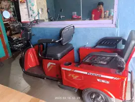 sepeda motor listrik Phoenix R1 Speed Fight. 