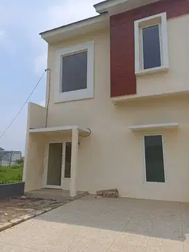 Dijual Rumah 2 Lantai Dekat Alun-alun Bangil