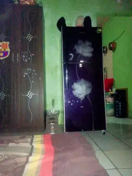 Kulkas 2 pintu merek Politron