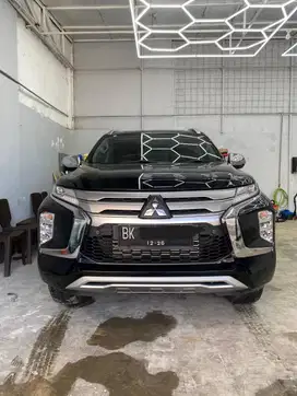 Mitsubishi Pajero Sport Dakar 4x2 A/T Black 2021