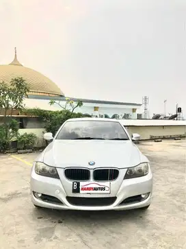 BMW 320i LCI Tahun 2010 Automatic Abu abu Metalik