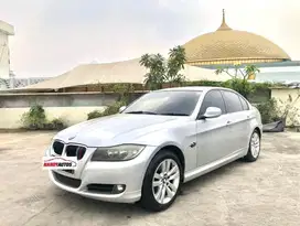 BMW 320i LCI Tahun 2010 Automatic Abu abu Metalik
