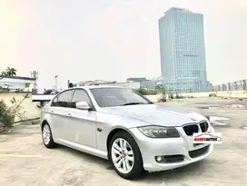 BMW 320i LCI Tahun 2010 Automatic Abu abu Metalik
