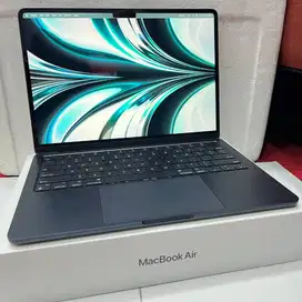 MacBook Pro 15 inch Retina 2013  Spec : Intel Core i7 2.4GHz Memory 8G