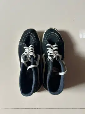 Dijual Sepatu VANS SK8 HIGH ORIGINAL.