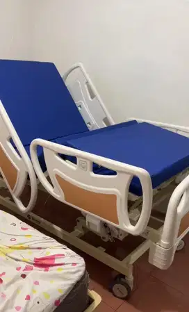 Bed elektrik, tempat tidur pasien
