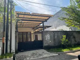 Rumah di Nginden Intan