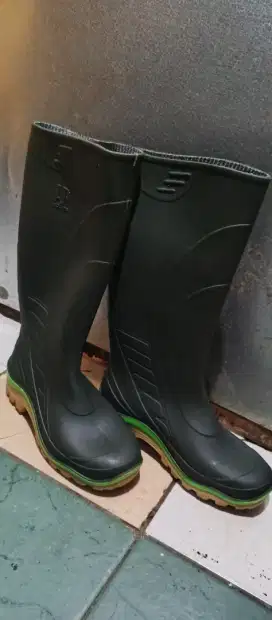 Sepatu AP Boots UK 38