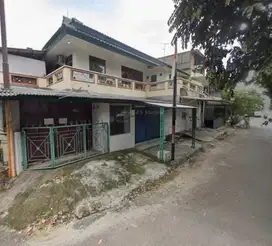 Jual via lelang  Rumah hook strategis Taman modern ujung menteng