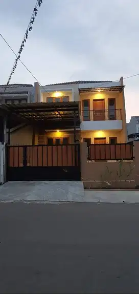 Di Sewakan Rumah Nyaman 2 Lantai Strategis di Pondok Kelapa, Jaktim