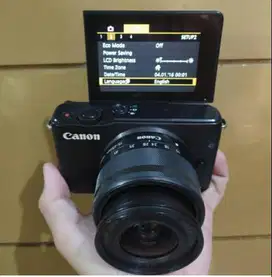 Kamera Mirrorless Canon EOS M10 (Hitam)