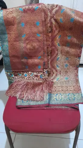 Songket dan selendang cantik
