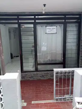 Rumah Nyaman 2 Lantai di Tengah Kota Semarang – Lokasi Strategis.