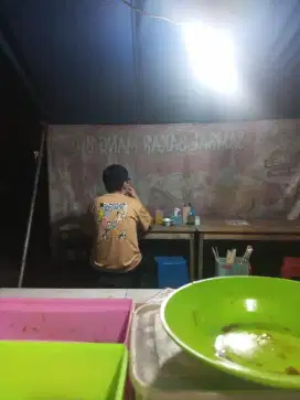 Cari karyawan untuk jaga ayam kremes