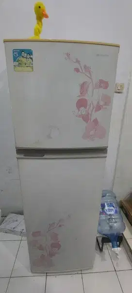 Jual kulkas bekas 2 pintu merk sharp
