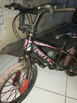 sepeda anak laki bagus hitam merah