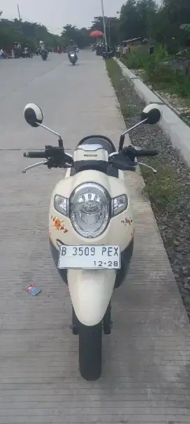 Honda scoopy 2017