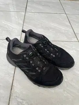 Sepatu Trekking Gunung Treksta Ukuran 45 Goretex Hitam