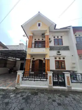 Di Sewakan Rumah dlm perumahan barat Hotel Hyatt Palagan