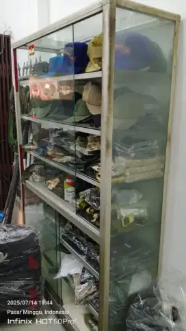 Dijual Murah Etalase Kaca